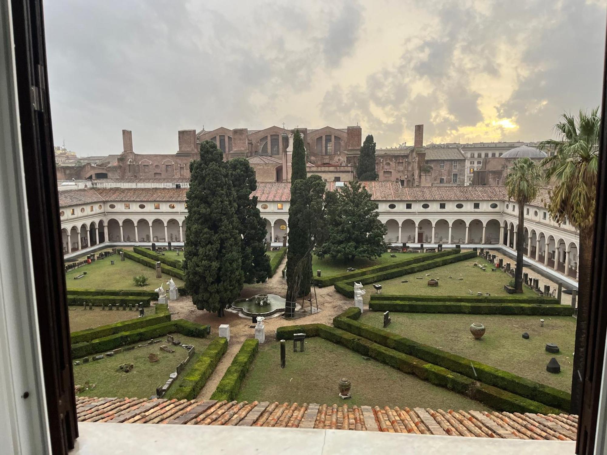 Camera X2 Con Splendida Vista Sulle Terme Di Diocleziano E Sul Chiostro Di Michelangelo Rome Exterior photo